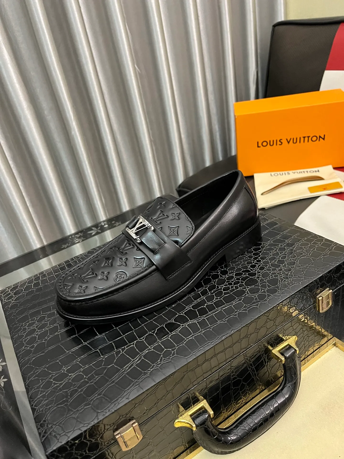 Men's Men's Shoes Men's Men's Shoes 💰520⌚️⌚️[LV] The most popular classic Louis Vuitton leather shoes. Synchronized with the official website, the upper adopts Italian imported upper embossing➕comfortable cowhide lining, fashionable atmosphere, unique brand and unique craftsmanship. Highlighting the hot style of the new year. Stop hesitating, stop wandering, get it now. Code number: 38--44. 3️⃣colors available